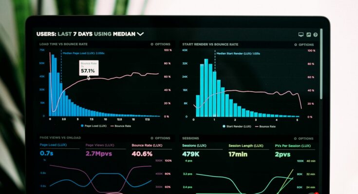 Laptop menampilkan grafik data, ilustrasi cara cek KBLI di OSS